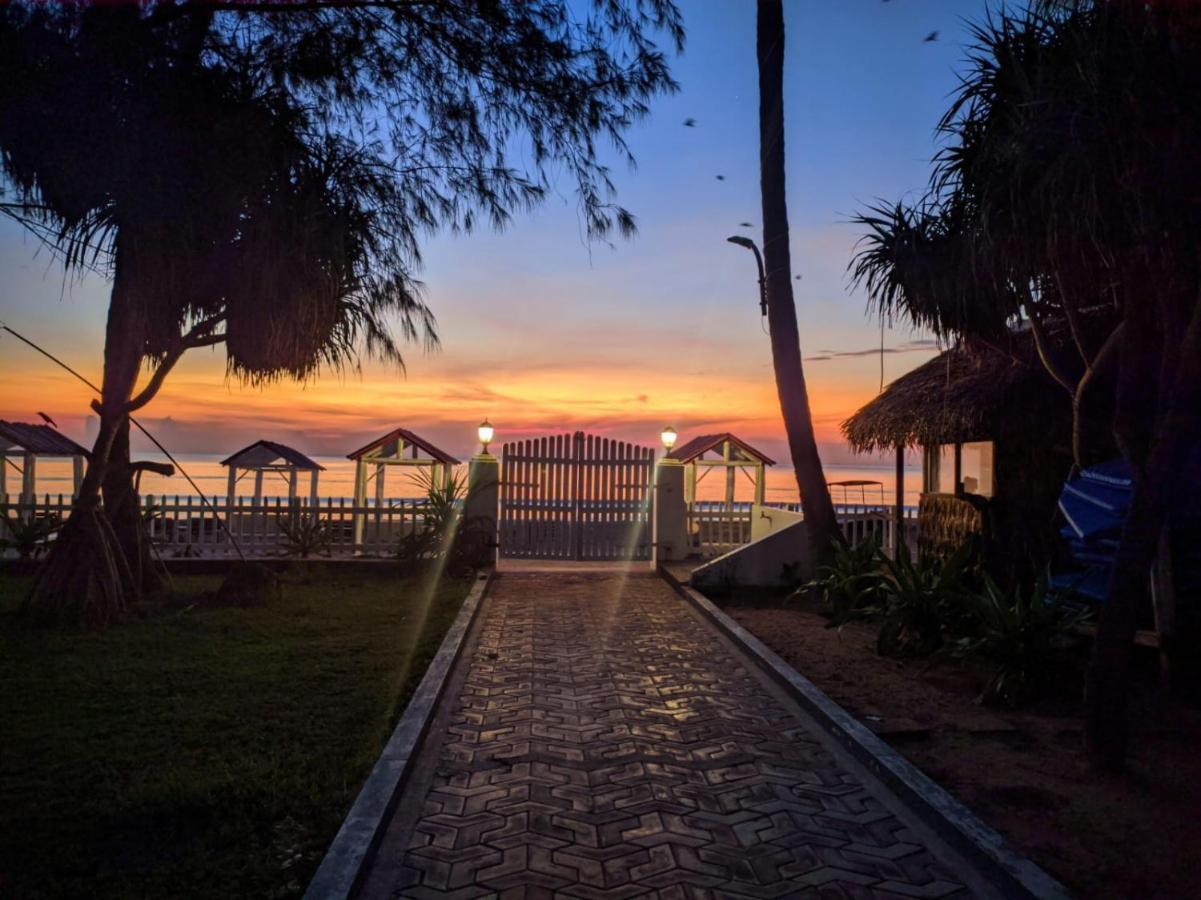 Blue Sand Beach Resort Trincomalee Exterior foto
